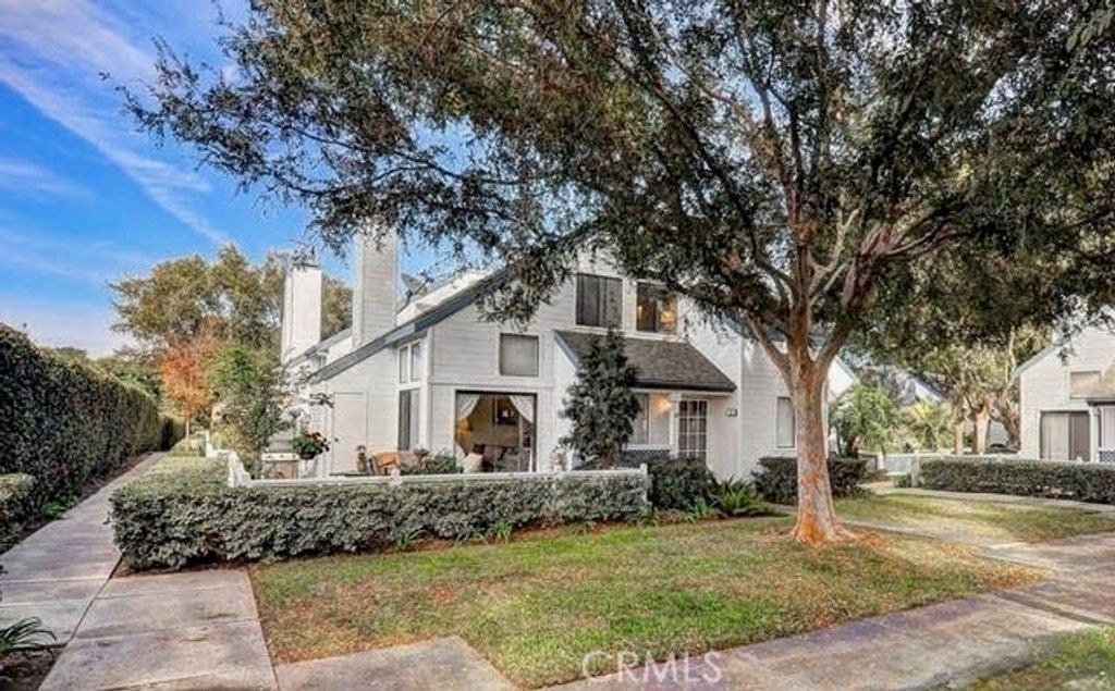 51 Greenmoor, Irvine, CA 92614
