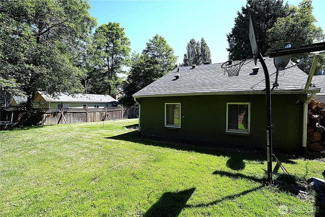 10433 1st Avenue SW, Burien, WA 98146