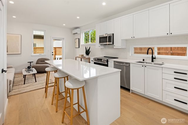 9004 5th Avenue S, Seattle, WA 98108