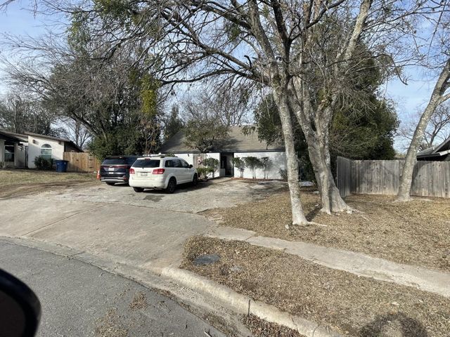 806 Plumpton DR A, Austin, TX 78745