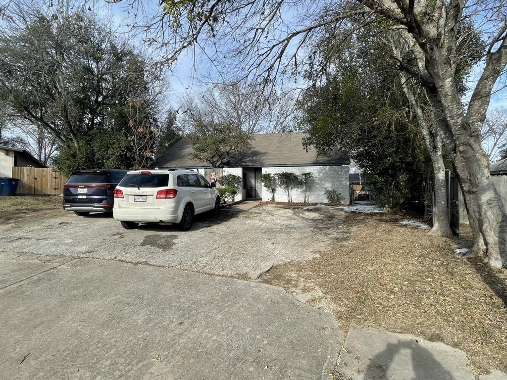 806 Plumpton DR A, Austin, TX 78745