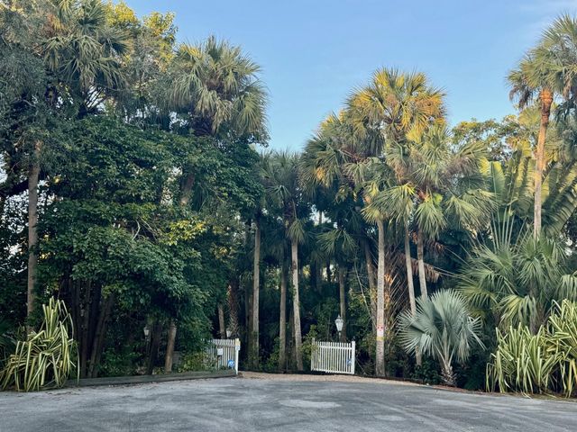 1909 Old River Road, Fort Pierce, FL 34945