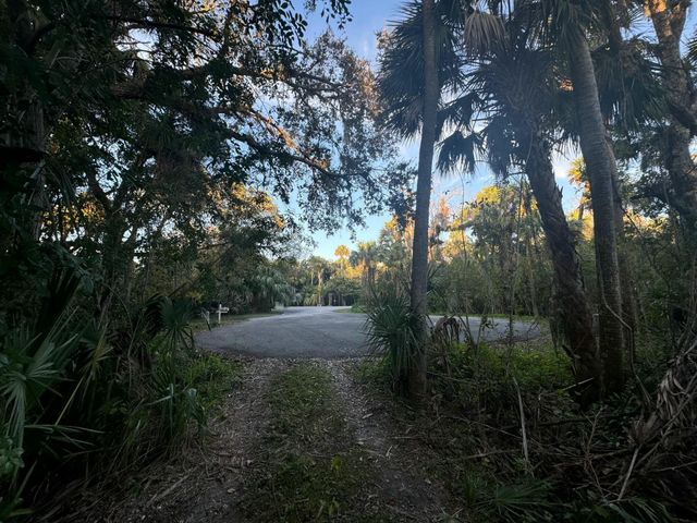 1909 Old River Road, Fort Pierce, FL 34945