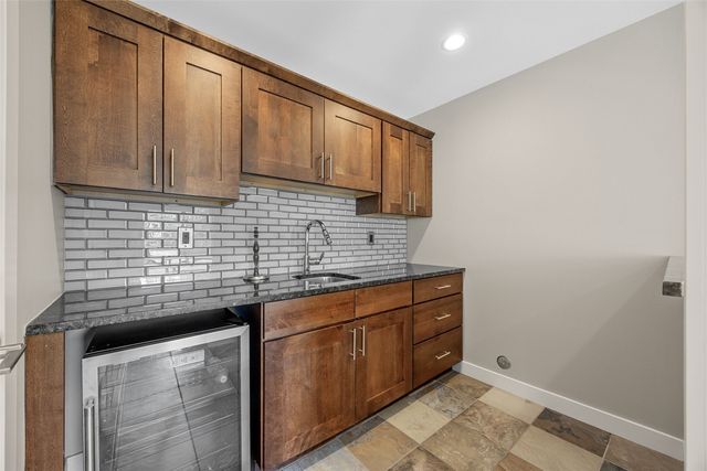 3003 Cedar River Court NE, Cedar Rapids, IA 52411