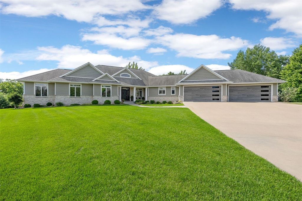 3003 Cedar River Court NE, Cedar Rapids, IA 52411