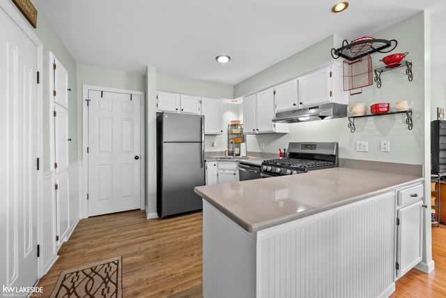38924 E Windmill Pointe Drive, Clinton Township, MI 48038