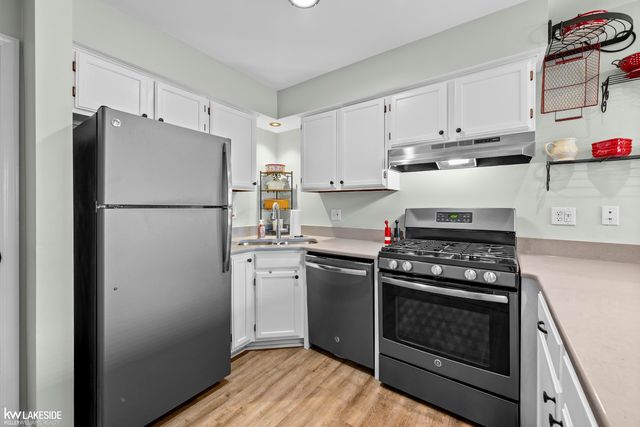38924 E Windmill Pointe Drive, Clinton Township, MI 48038