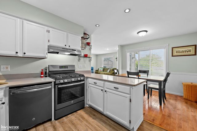 38924 E Windmill Pointe Drive, Clinton Township, MI 48038