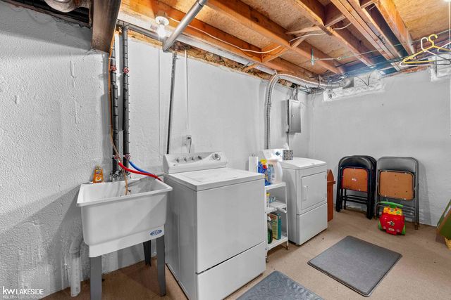 38924 E Windmill Pointe Drive, Clinton Township, MI 48038