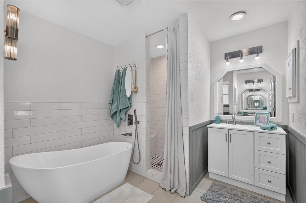 1000 Cherry Court, Hurst, TX 76053 — photo 4