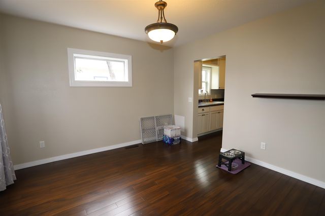 711 10th ST NW, Minot, ND 58703