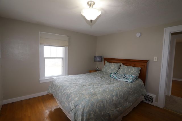 711 10th ST NW, Minot, ND 58703