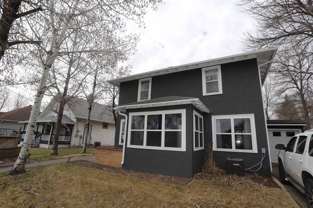 711 10th ST NW, Minot, ND 58703
