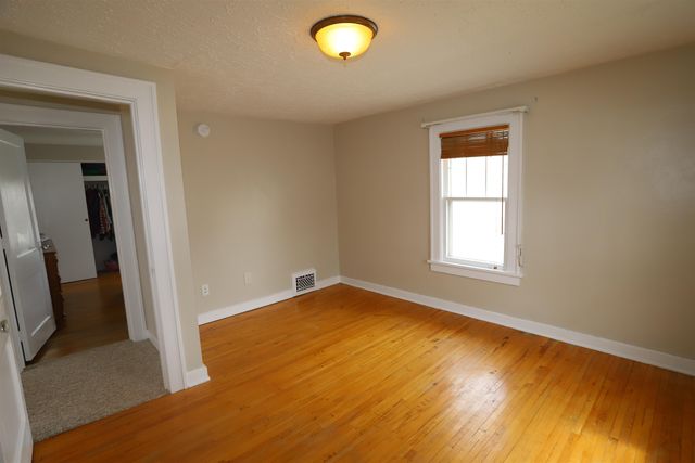 711 10th ST NW, Minot, ND 58703