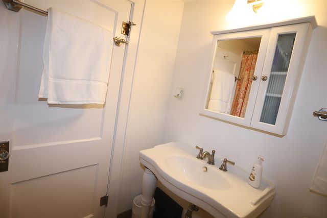 711 10th ST NW, Minot, ND 58703