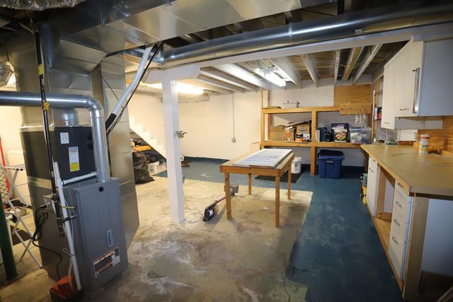 711 10th ST NW, Minot, ND 58703