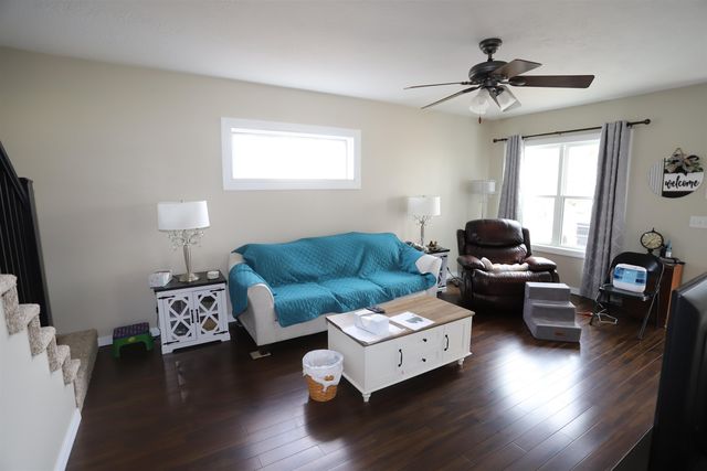 711 10th ST NW, Minot, ND 58703