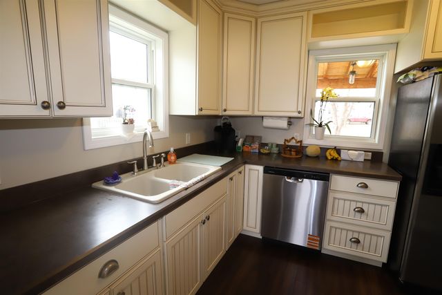 711 10th ST NW, Minot, ND 58703
