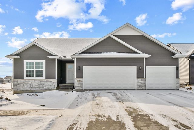 2813 Amber Valley Road, Cedar Falls, IA 50613