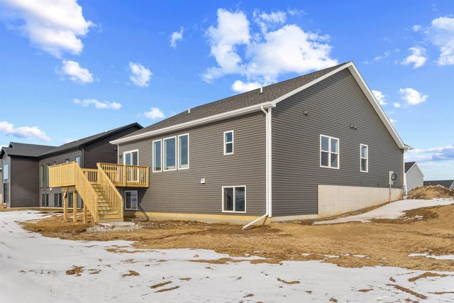 2813 Amber Valley Road, Cedar Falls, IA 50613