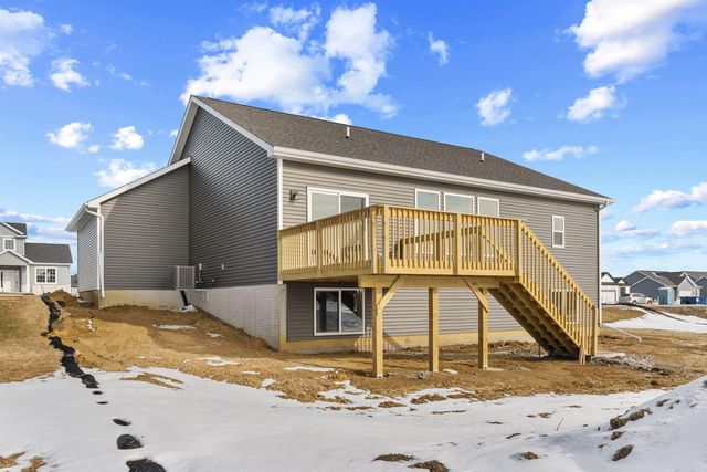 2813 Amber Valley Road, Cedar Falls, IA 50613