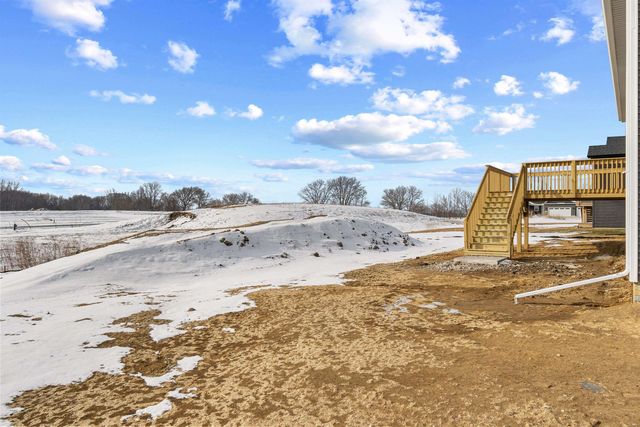 2813 Amber Valley Road, Cedar Falls, IA 50613