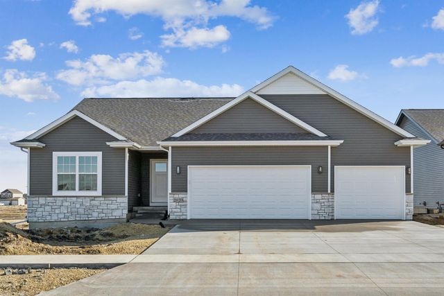 2813 Amber Valley Road, Cedar Falls, IA 50613