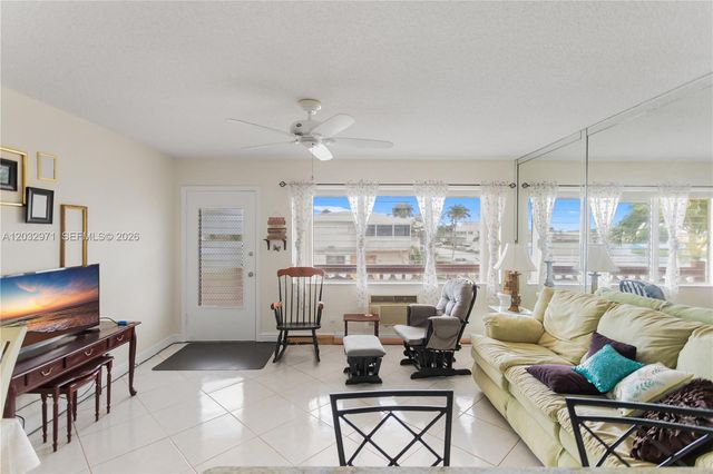 725 SW 11th Avenue 12, Hallandale Beach, FL 33009