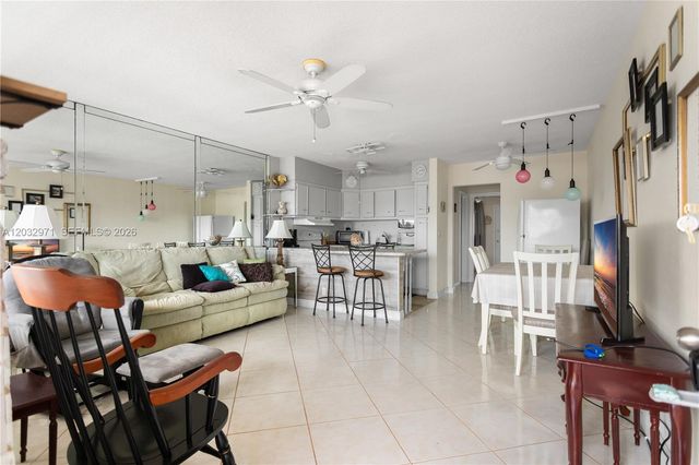 725 SW 11th Avenue 12, Hallandale Beach, FL 33009