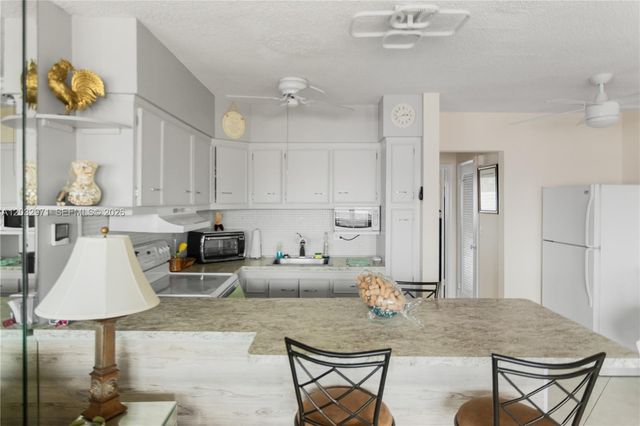 725 SW 11th Avenue 12, Hallandale Beach, FL 33009