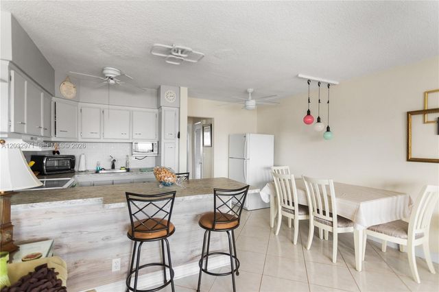 725 SW 11th Avenue 12, Hallandale Beach, FL 33009