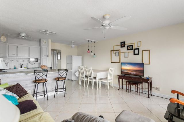 725 SW 11th Avenue 12, Hallandale Beach, FL 33009