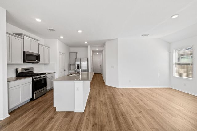 110 Madrid, Kyle, TX 78640