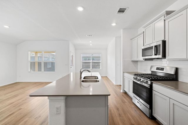 110 Madrid, Kyle, TX 78640