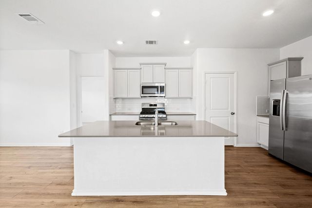 110 Madrid, Kyle, TX 78640