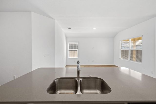 110 Madrid, Kyle, TX 78640