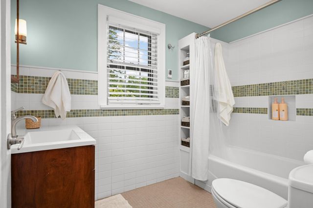 2715 Robbins Street, Minneapolis, MN 55410