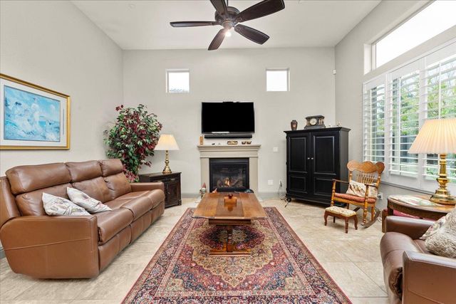 921 Hackberry Ave, Modesto, CA 95350