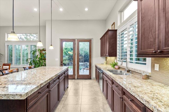 921 Hackberry Ave, Modesto, CA 95350