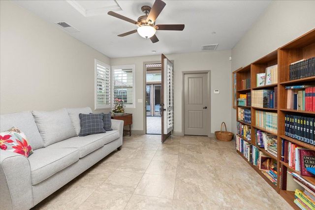 921 Hackberry Ave, Modesto, CA 95350