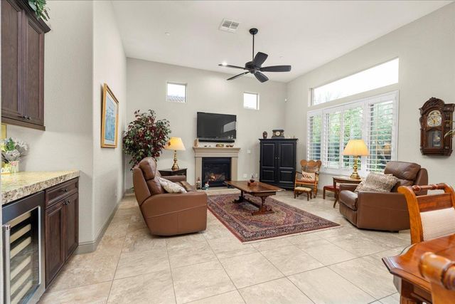 921 Hackberry Ave, Modesto, CA 95350