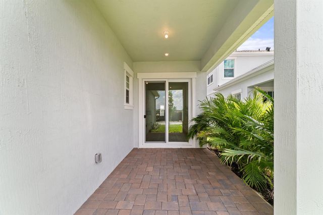 901 SW Newfield Avenue, Palm City, FL 34990