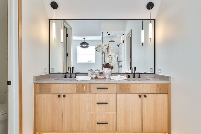 527 Kensington Court, Hinsdale, IL 60521