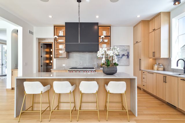 527 Kensington Court, Hinsdale, IL 60521