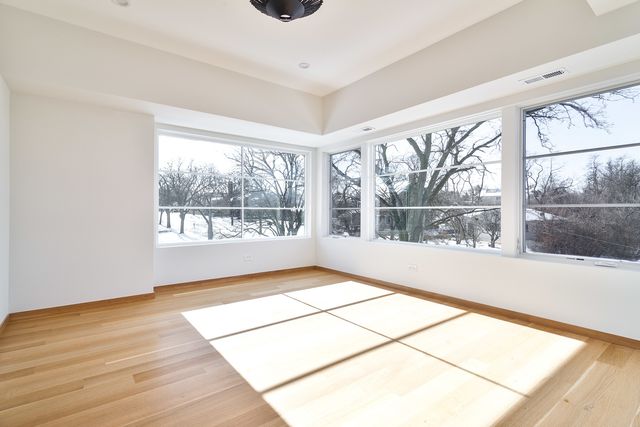 527 Kensington Court, Hinsdale, IL 60521