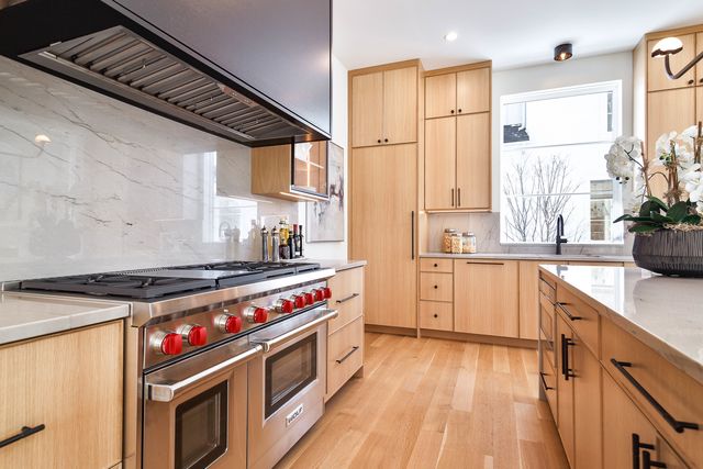 527 Kensington Court, Hinsdale, IL 60521