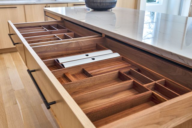 527 Kensington Court, Hinsdale, IL 60521