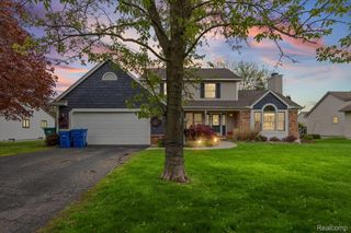 7694 Woodside Place, Waterford Charter Township, MI 48327