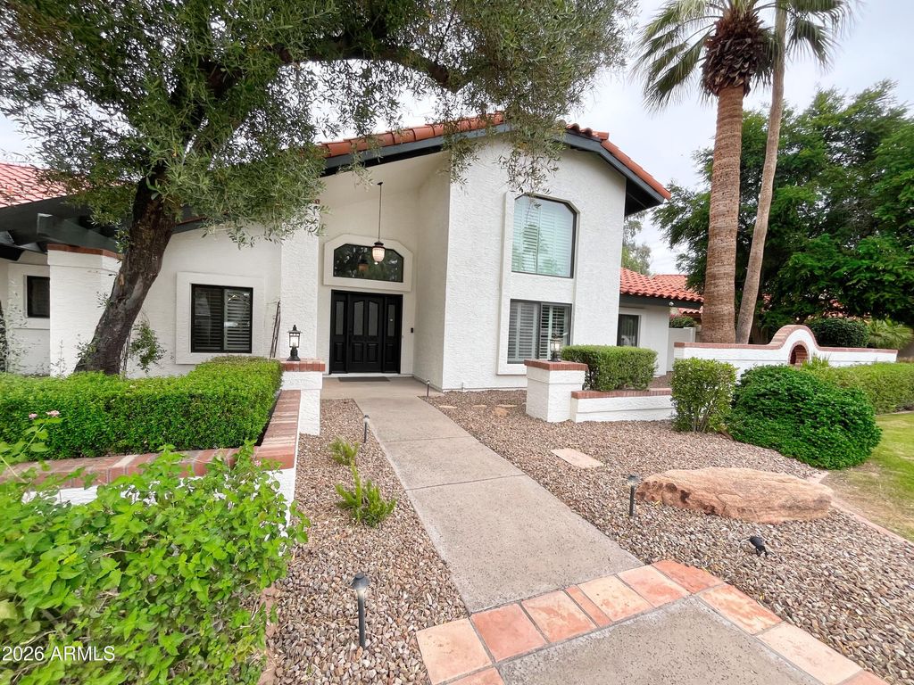 Image 11 of property listing at 10508 N 97TH Street, Scottsdale, AZ 85258