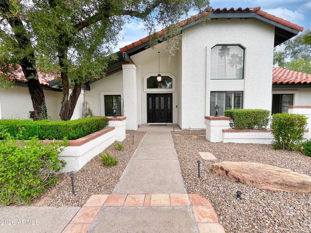 Image 3 of property listing at 10508 N 97TH Street, Scottsdale, AZ 85258